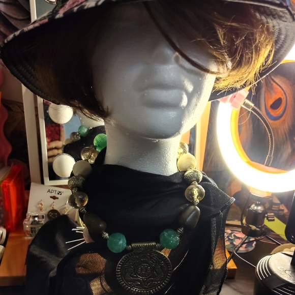 None Jewelry - Green Vintage Beaded Necklace EUC